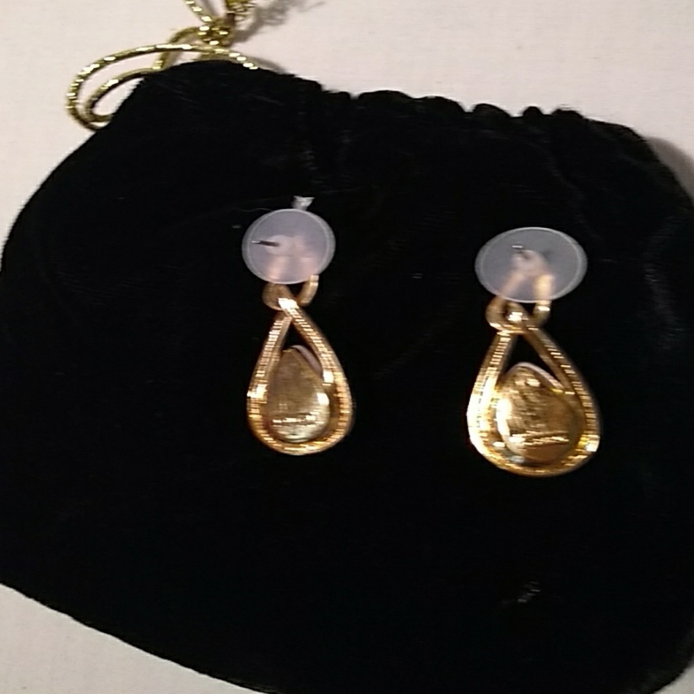 Vintage Napier Gold & Pearl Earrings - Picture 2 of 3